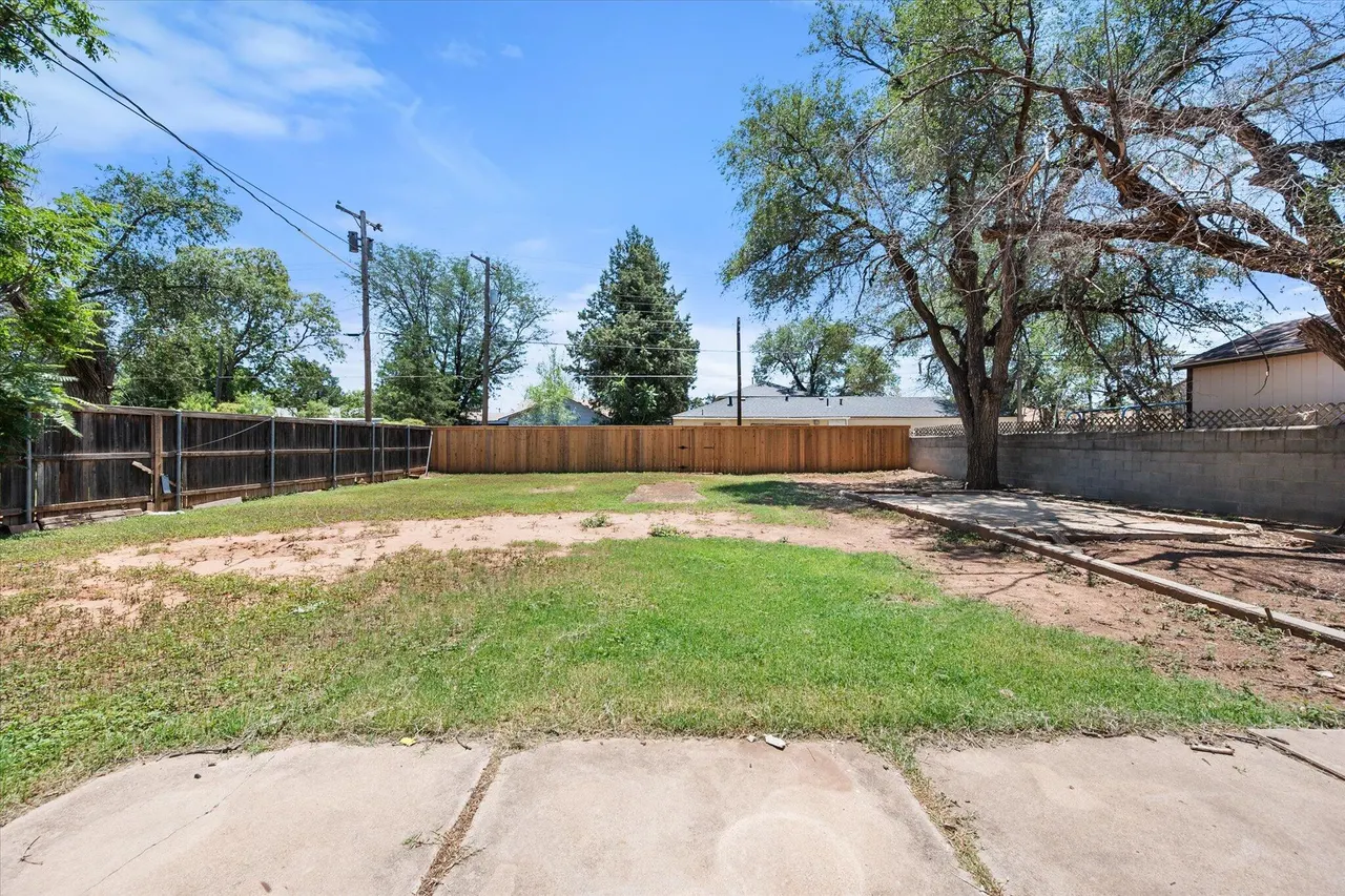 Photo 17 — 2425 32nd Street, Lubbock, TX 79411