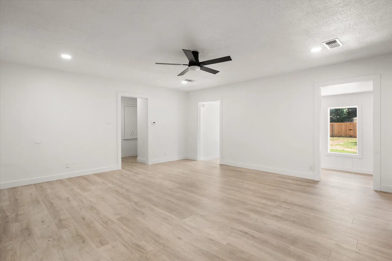Photo 8 — 2425 32nd Street, Lubbock, TX 79411