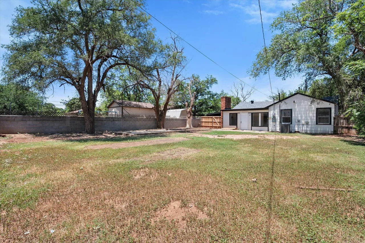 Photo 18 — 2425 32nd Street, Lubbock, TX 79411