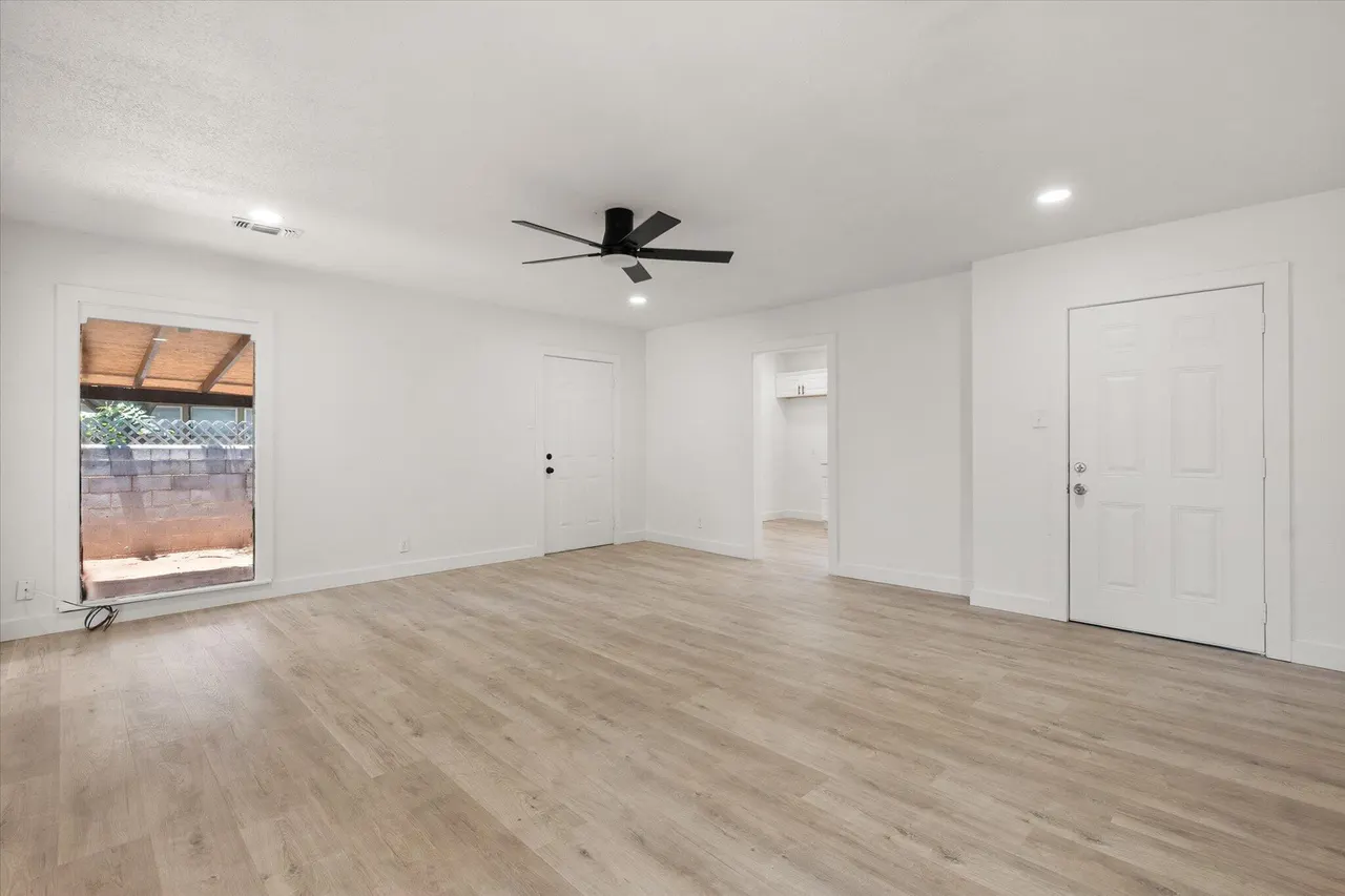 Photo 4 — 2425 32nd Street, Lubbock, TX 79411