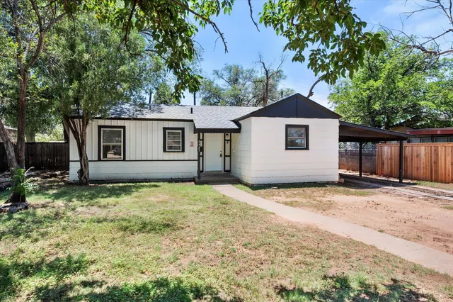 Photo 2 — 2425 32nd Street, Lubbock, TX 79411