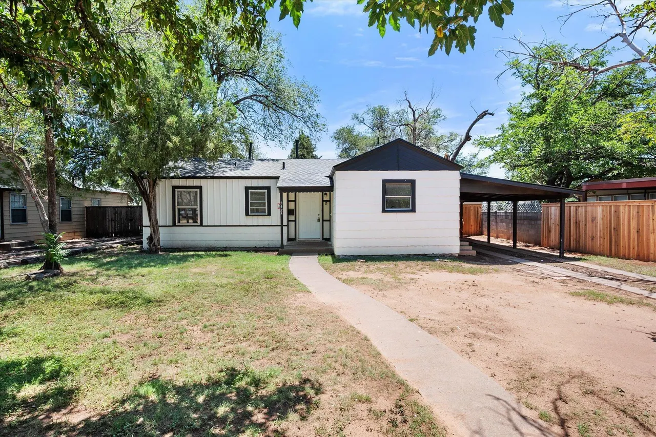 Photo 3 — 2425 32nd Street, Lubbock, TX 79411
