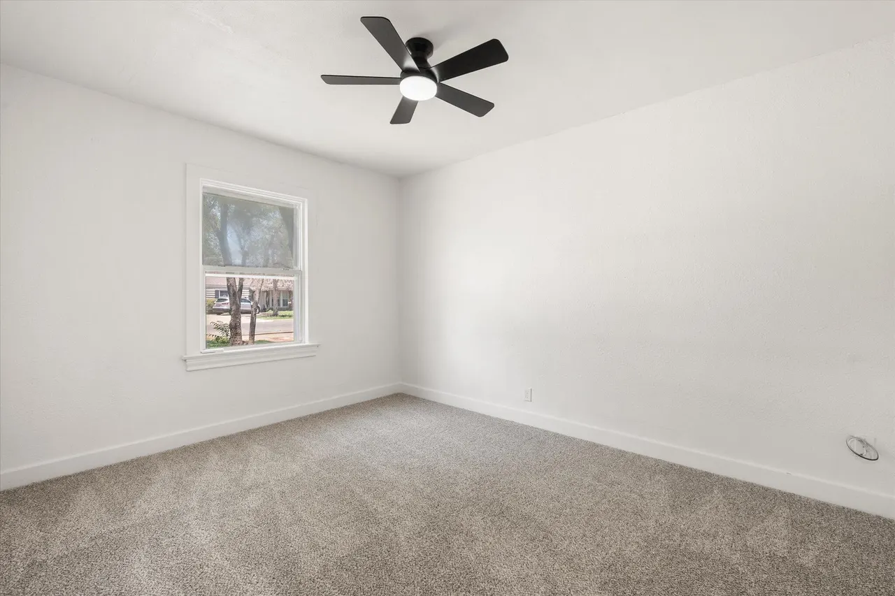 Photo 14 — 2425 32nd Street, Lubbock, TX 79411
