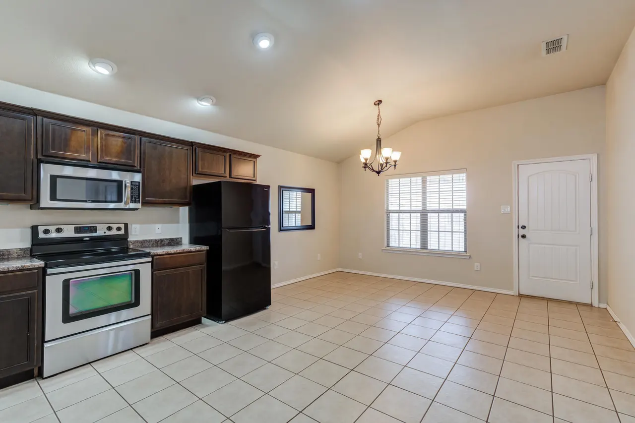 Photo 9 — 6925 95th Street, Lubbock, TX 79424