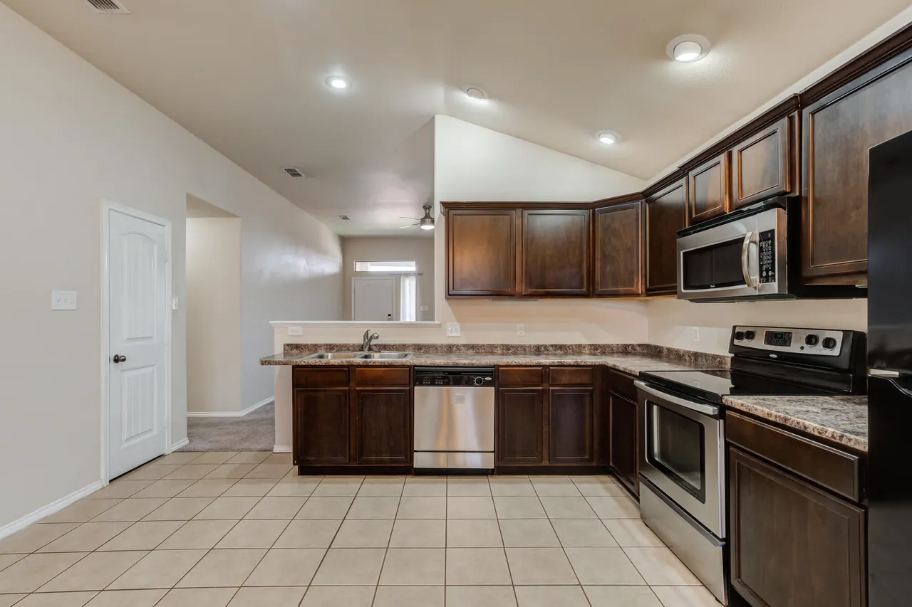 Photo 14 — 6925 95th Street, Lubbock, TX 79424