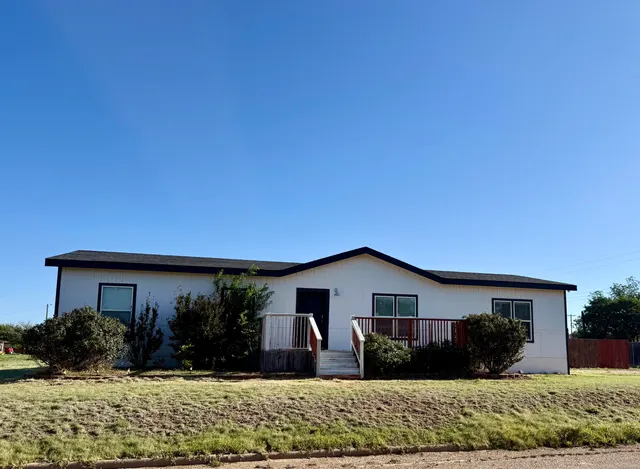 Front exterior — 1602 Avenue H, Petersburg, TX 79250