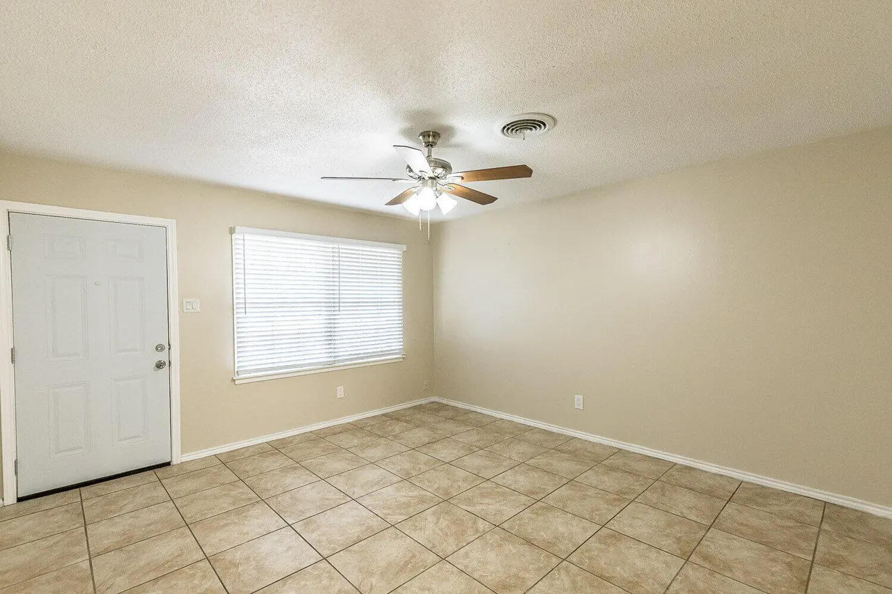 Photo 2 — 1916 71st Street, Lubbock, TX 79412