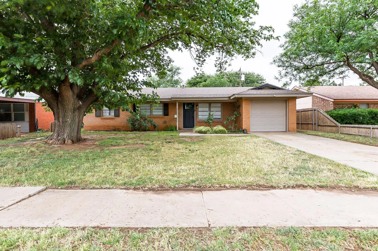 Front exterior — 406 Bangor Avenue, Lubbock, TX 79416