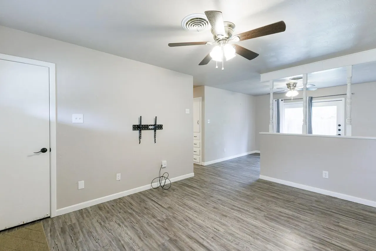 Photo 4 — 406 Bangor Avenue, Lubbock, TX 79416