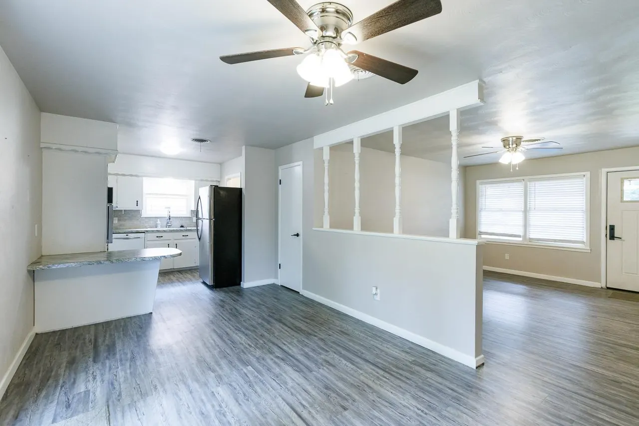 Photo 7 — 406 Bangor Avenue, Lubbock, TX 79416