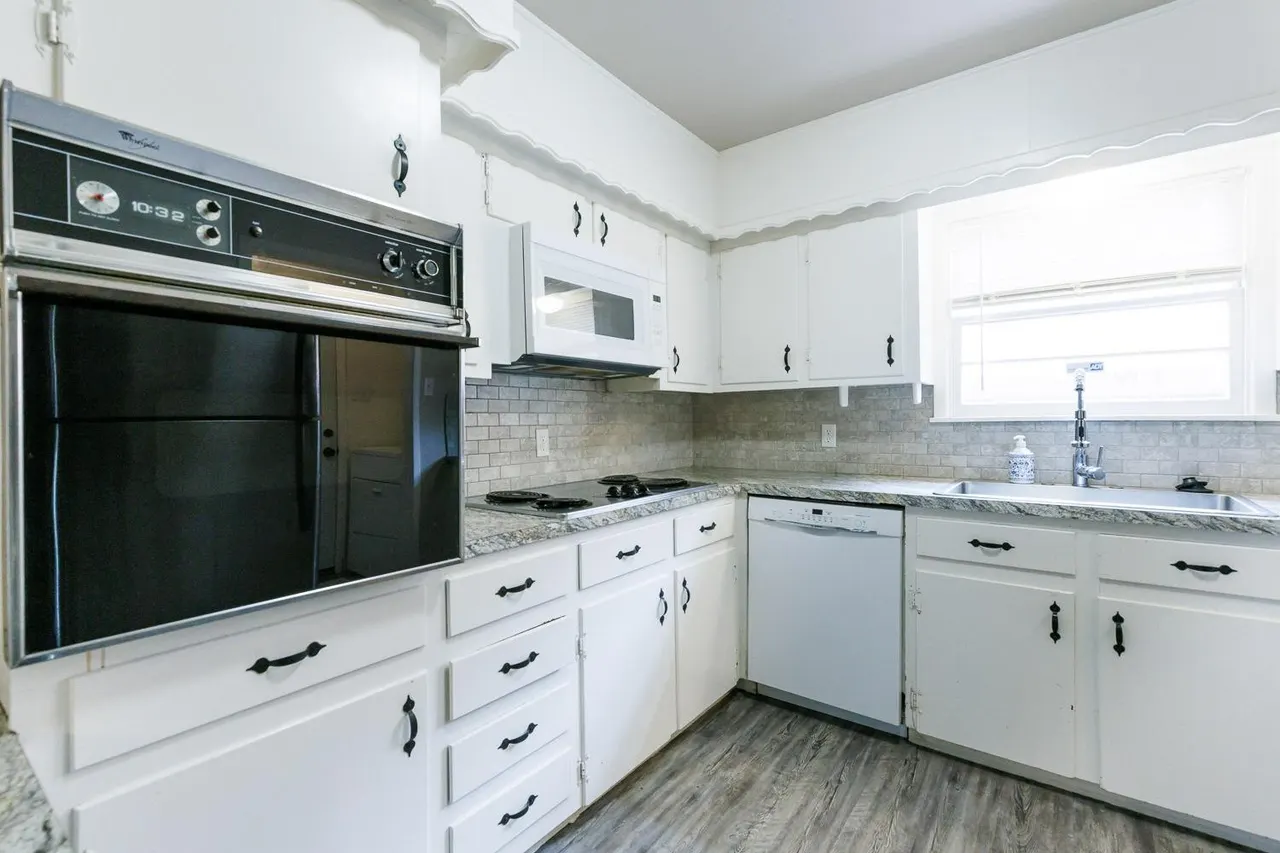 Photo 11 — 406 Bangor Avenue, Lubbock, TX 79416