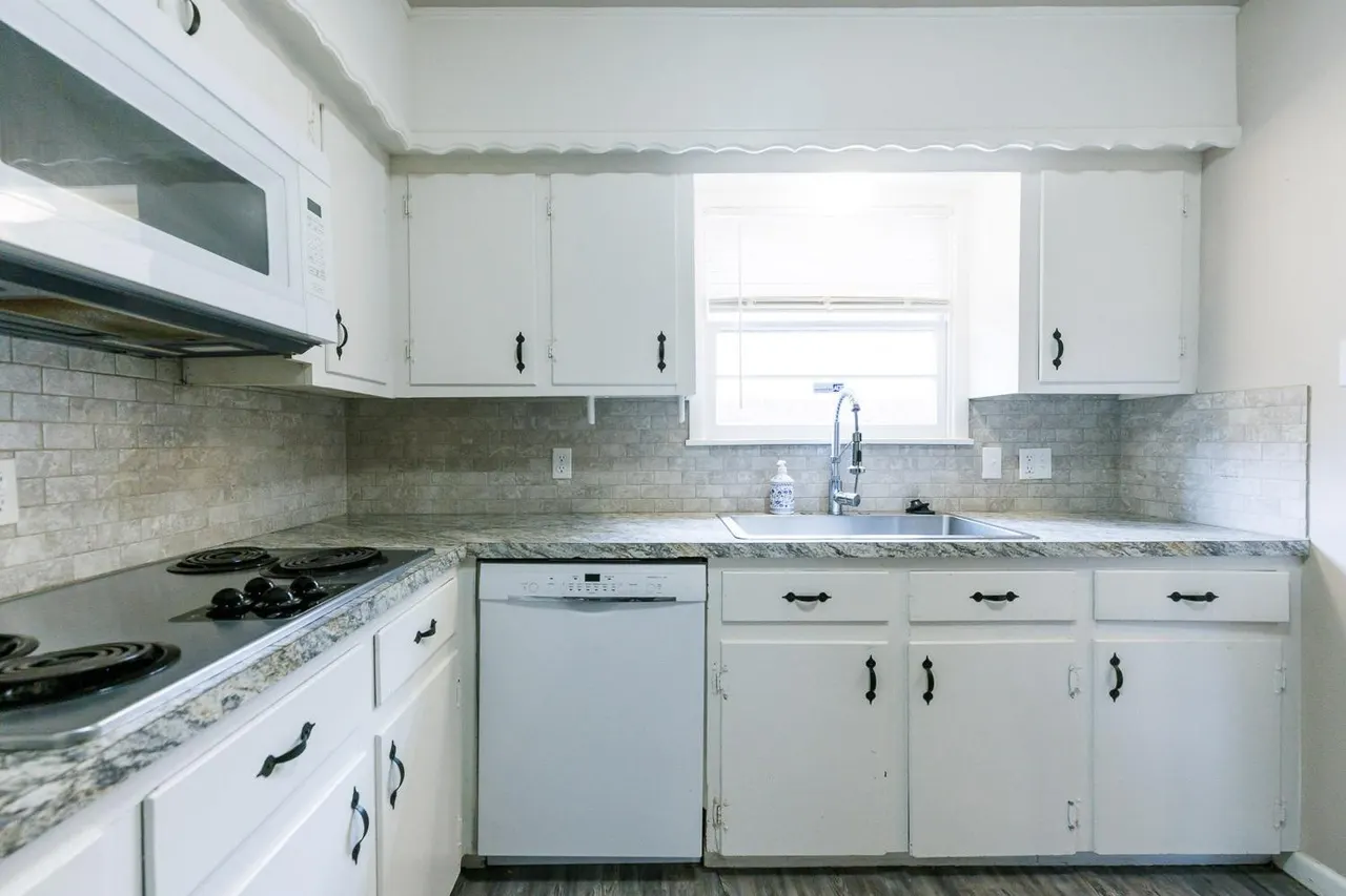 Photo 14 — 406 Bangor Avenue, Lubbock, TX 79416