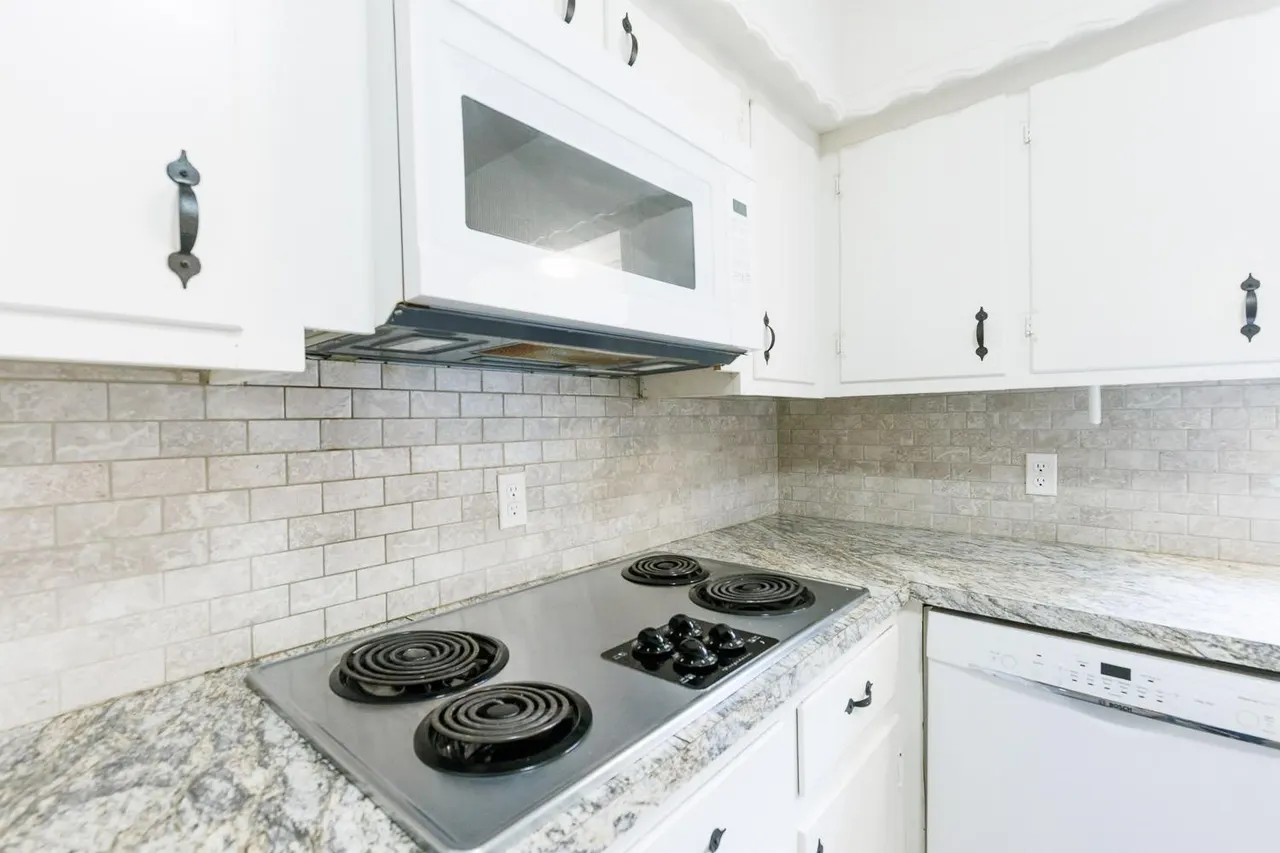 Photo 15 — 406 Bangor Avenue, Lubbock, TX 79416