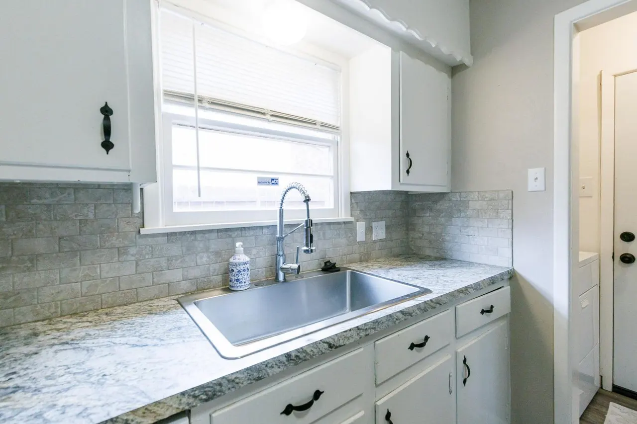 Photo 16 — 406 Bangor Avenue, Lubbock, TX 79416