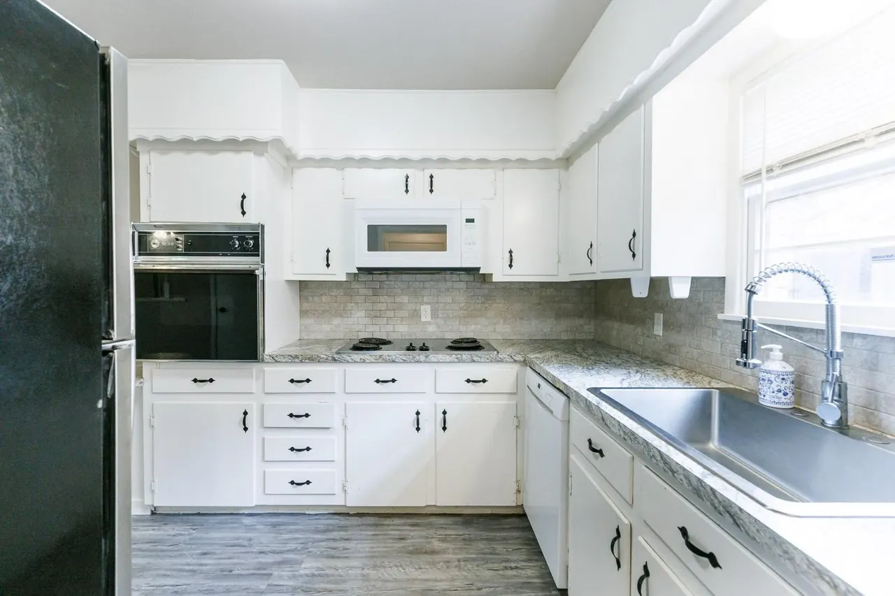 Photo 17 — 406 Bangor Avenue, Lubbock, TX 79416