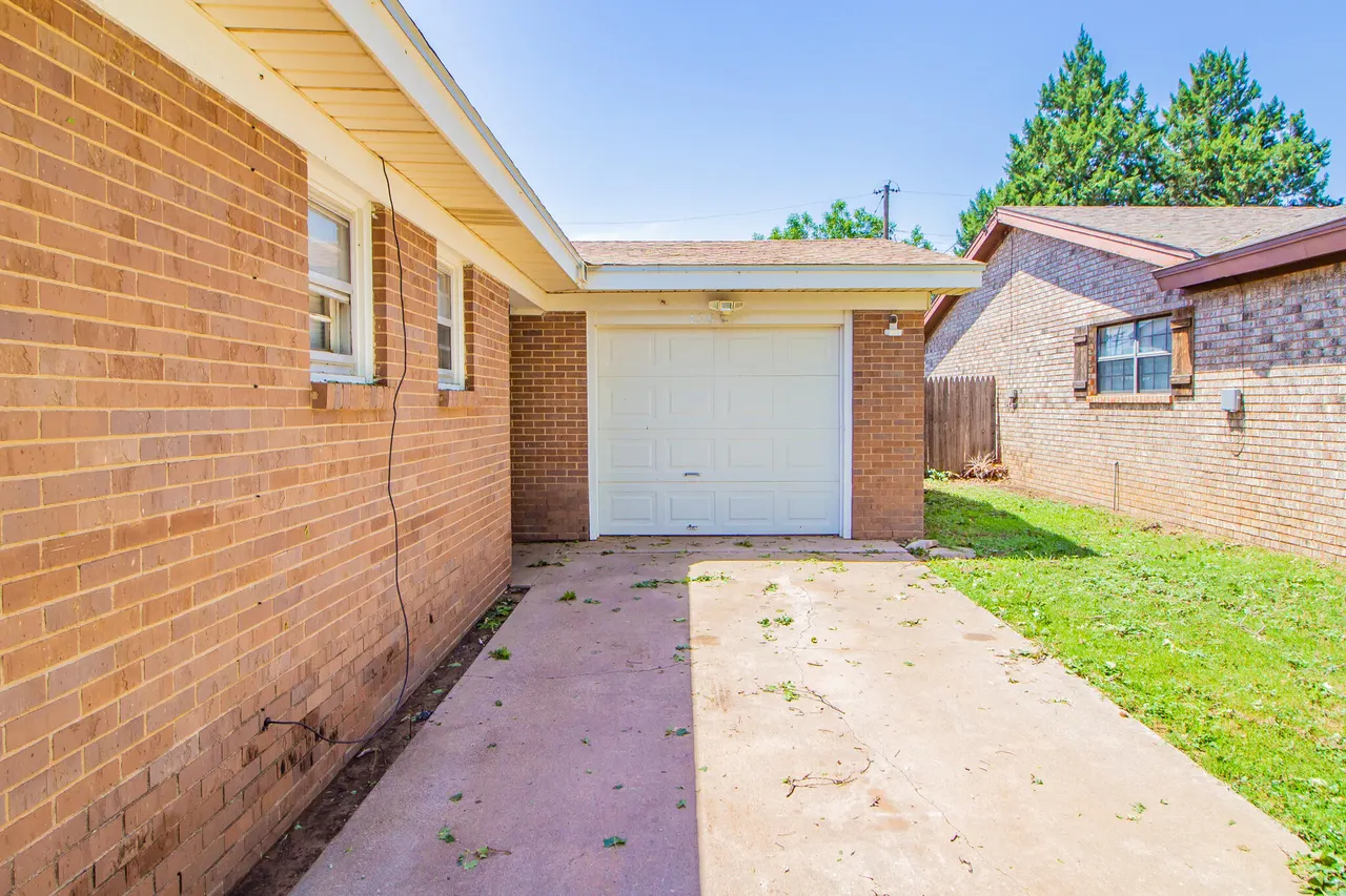 Photo 2 — 1300 Locust Lane, Littlefield, TX 79339