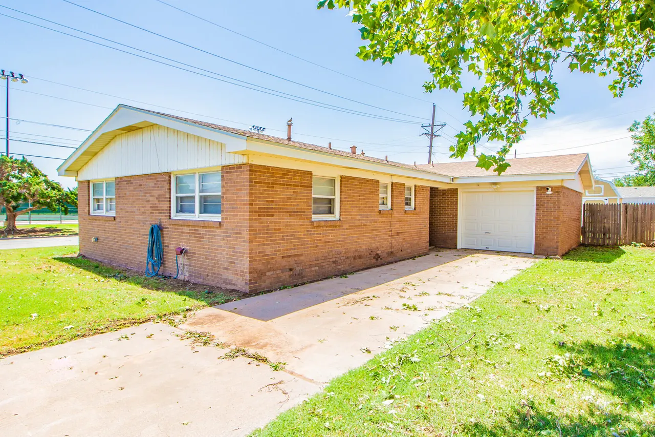Front exterior — 1300 Locust Lane, Littlefield, TX 79339