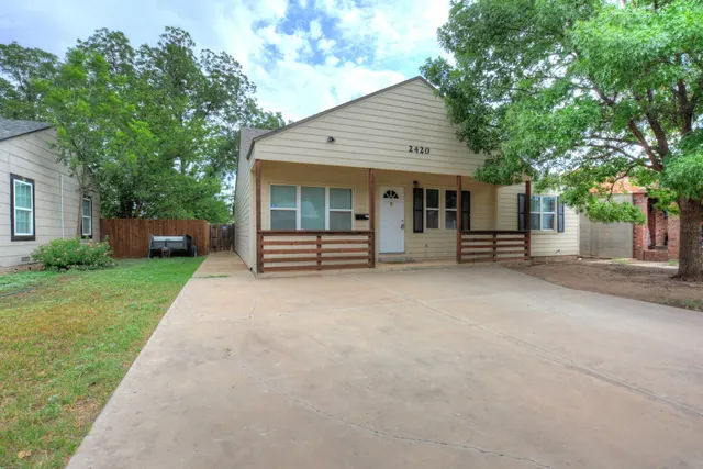 Photo 3 — 2420 26th Street, Lubbock, TX 79411