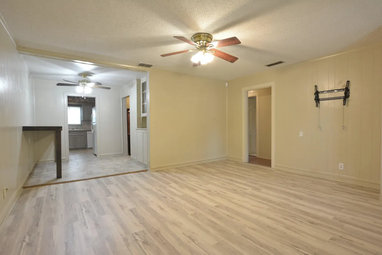 Photo 4 — 2420 26th Street, Lubbock, TX 79411
