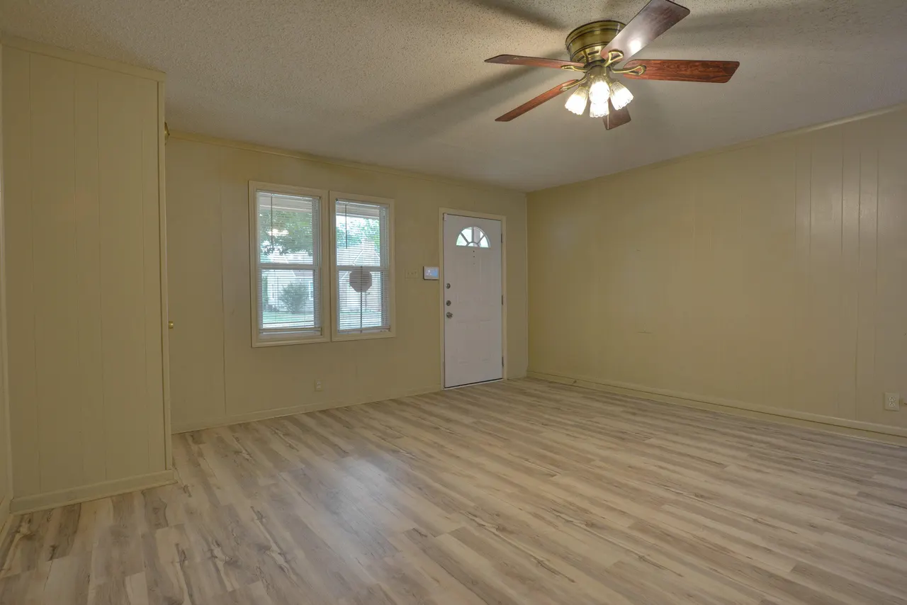 Photo 6 — 2420 26th Street, Lubbock, TX 79411