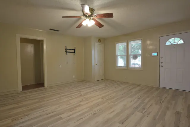 Photo 7 — 2420 26th Street, Lubbock, TX 79411