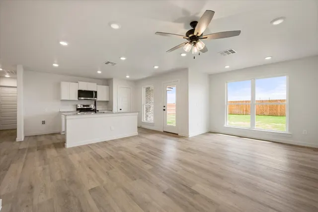 Photo 7 — 7413 64th Street, Lubbock, TX 79407