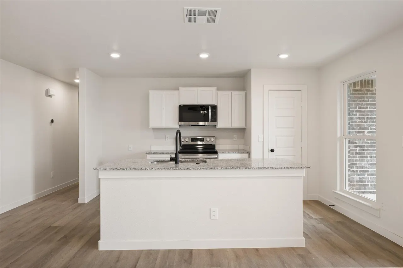 Photo 11 — 7413 64th Street, Lubbock, TX 79407