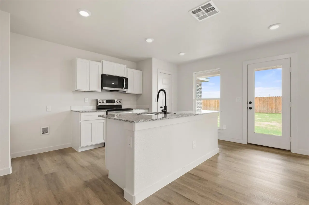 Photo 13 — 7413 64th Street, Lubbock, TX 79407