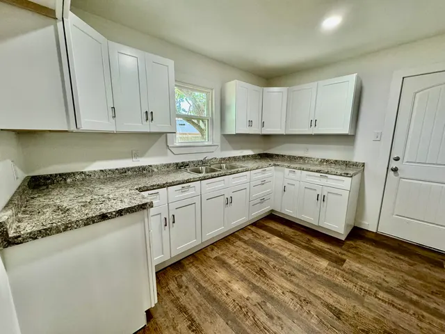 Photo 7 — 2009 49th Street, Lubbock, TX 79412