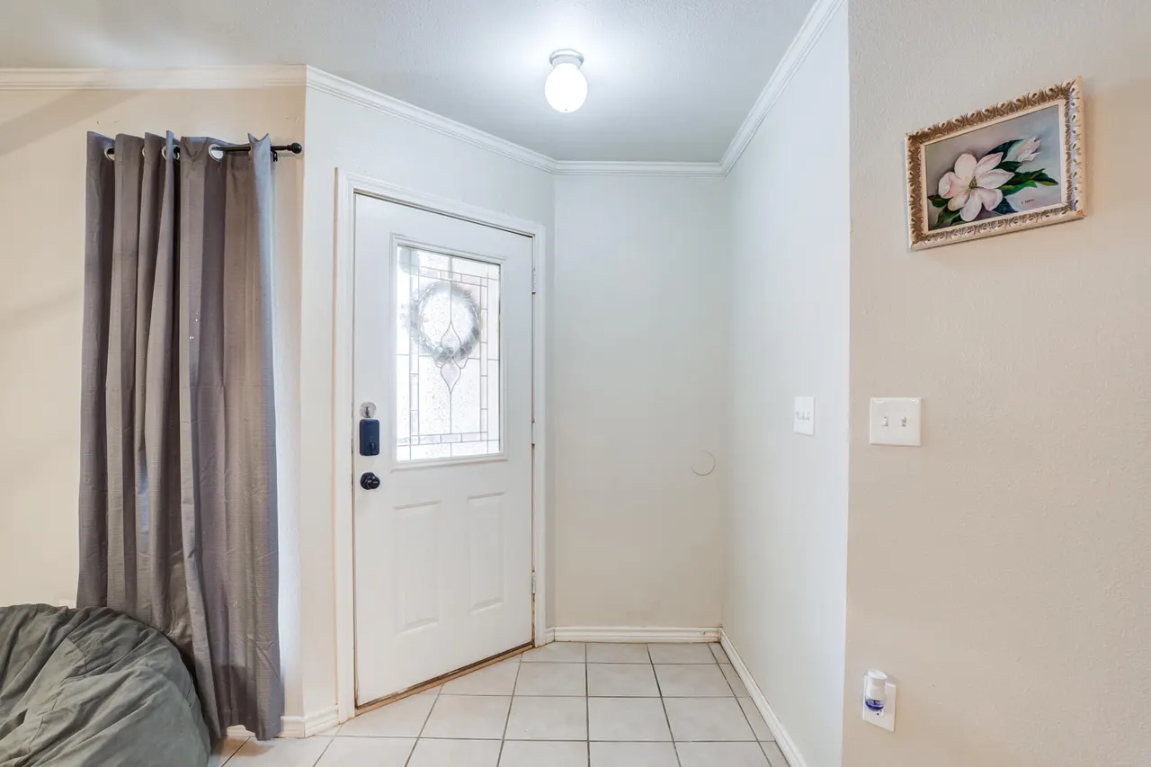 Photo 4 — 918 N Bangor Avenue, Lubbock, TX 79416