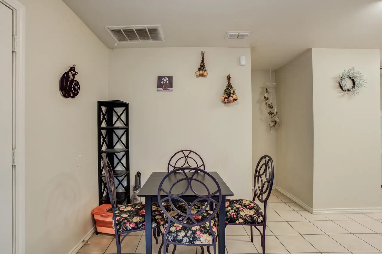 Photo 11 — 918 N Bangor Avenue, Lubbock, TX 79416