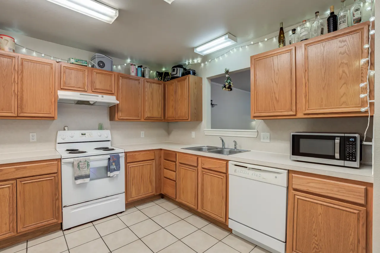 Photo 13 — 918 N Bangor Avenue, Lubbock, TX 79416