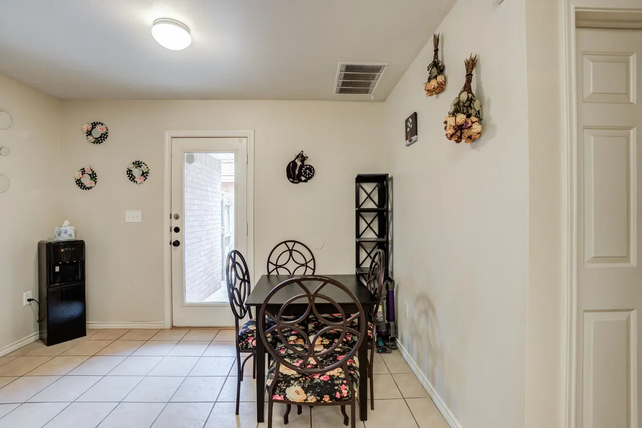 Photo 9 — 918 N Bangor Avenue, Lubbock, TX 79416