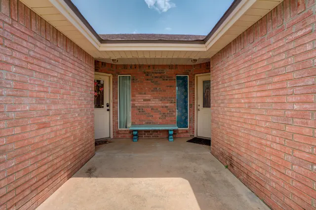 Photo 2 — 918 N Bangor Avenue, Lubbock, TX 79416