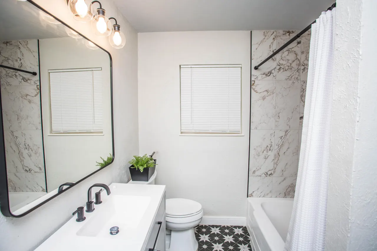 Photo 8 — 2712 30th Street, Lubbock, TX 79410