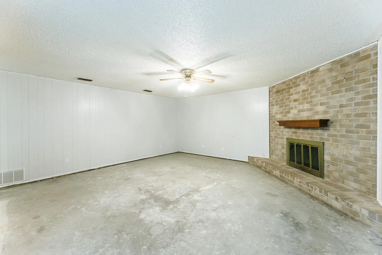 Photo 8 — 5920 14th Street, Lubbock, TX 79416