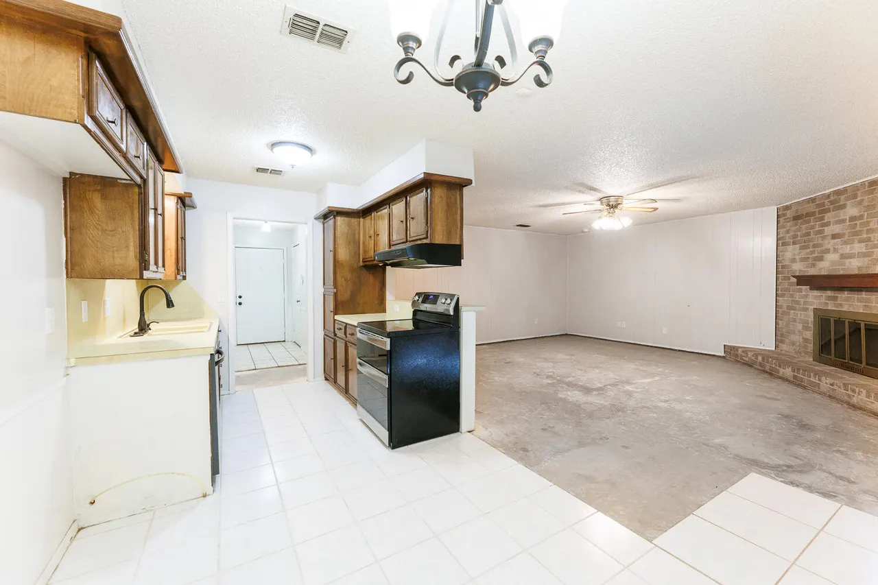 Photo 12 — 5920 14th Street, Lubbock, TX 79416