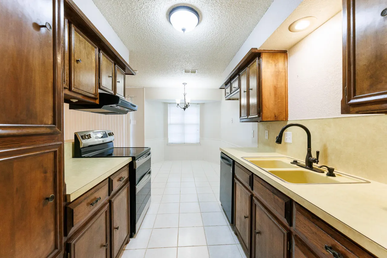Photo 9 — 5920 14th Street, Lubbock, TX 79416