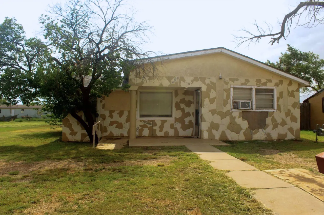 Front exterior — 1340 S 7th Street, Slaton, TX 79364