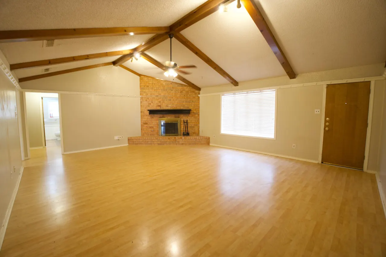Photo 2 — 9003 Lynnhaven Avenue, Lubbock, TX 79423