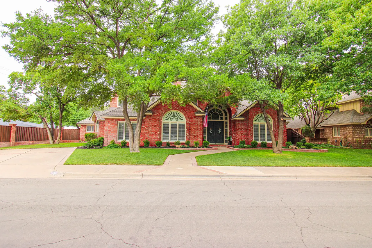 Photo 2 — 8708 Savannah Avenue, Lubbock, TX 79424