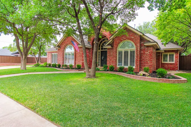 Photo 3 — 8708 Savannah Avenue, Lubbock, TX 79424