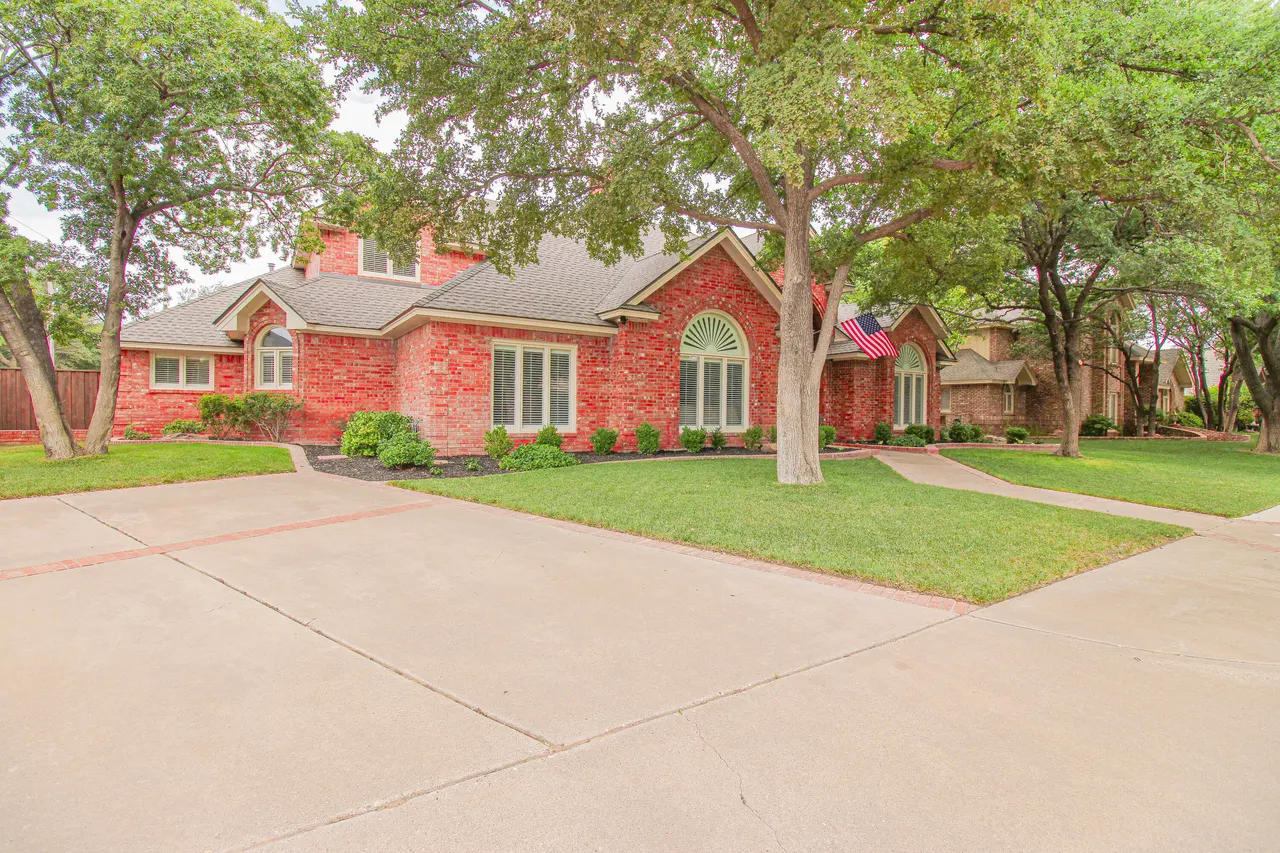 Photo 4 — 8708 Savannah Avenue, Lubbock, TX 79424