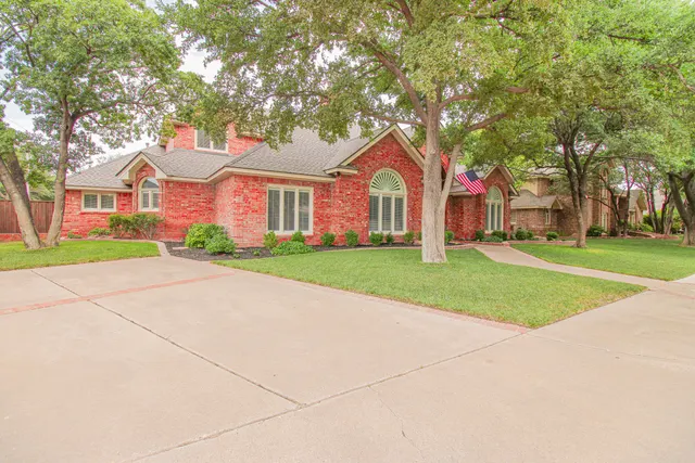 Photo 4 — 8708 Savannah Avenue, Lubbock, TX 79424