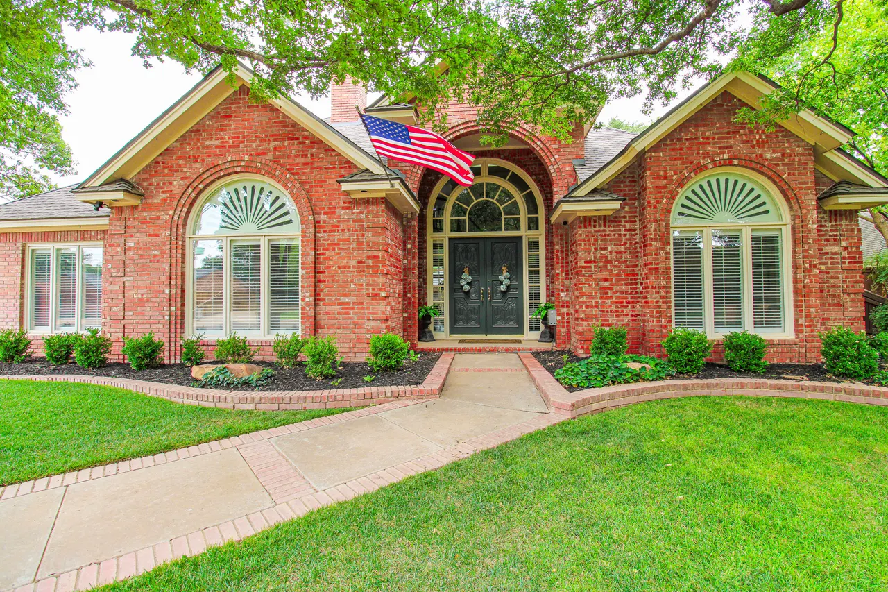 Photo 5 — 8708 Savannah Avenue, Lubbock, TX 79424