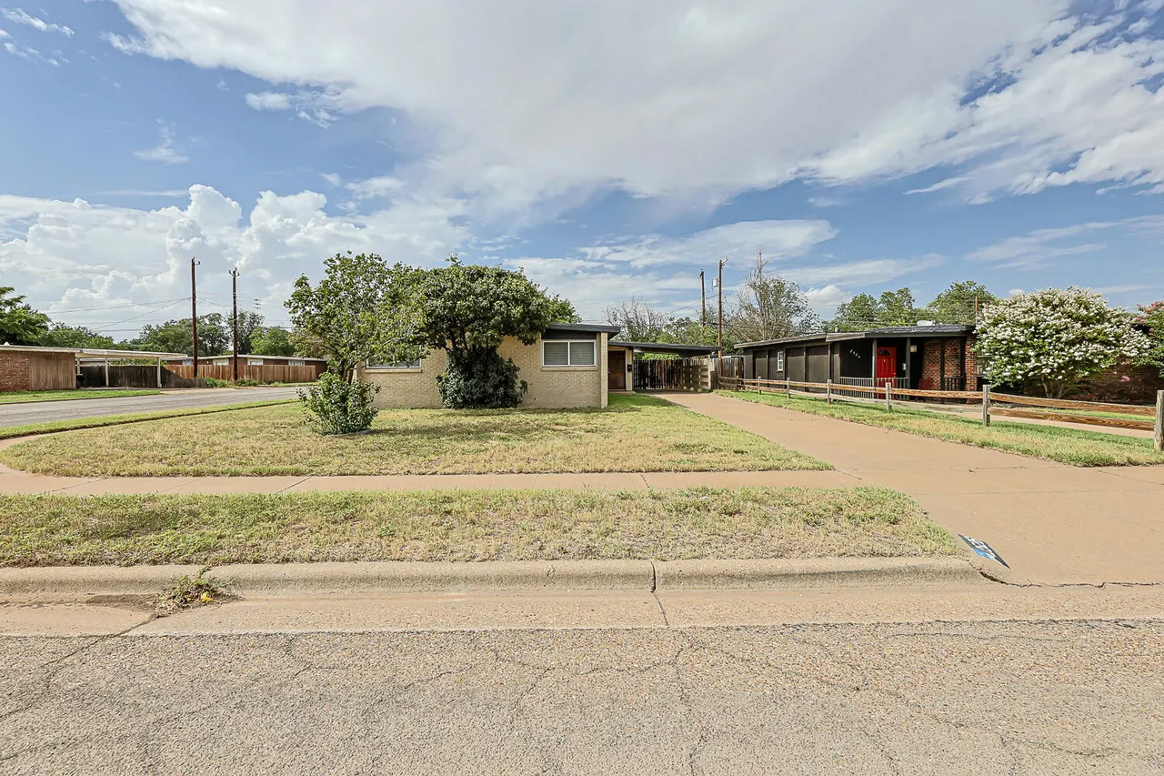 Photo 2 — 2526 63rd Street, Lubbock, TX 79413