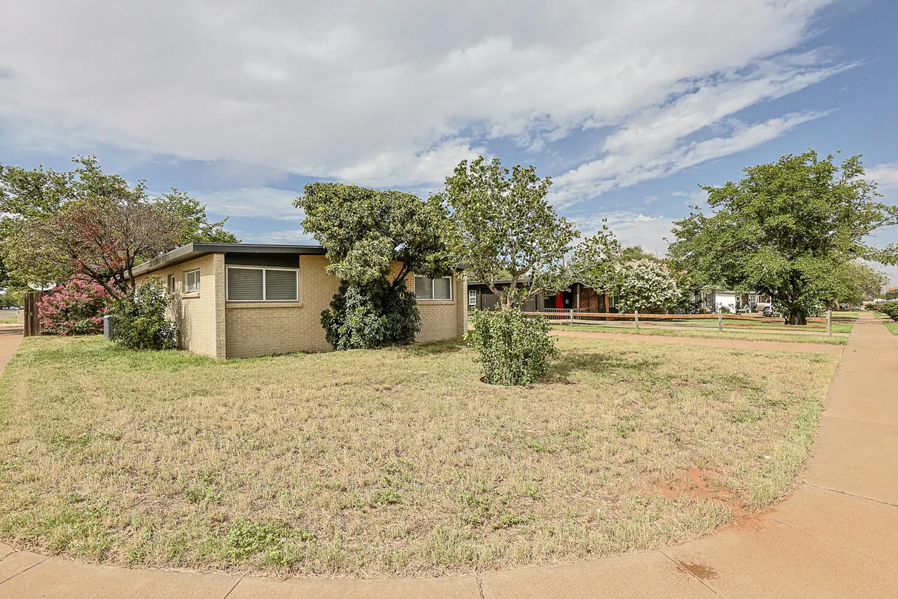 Photo 4 — 2526 63rd Street, Lubbock, TX 79413