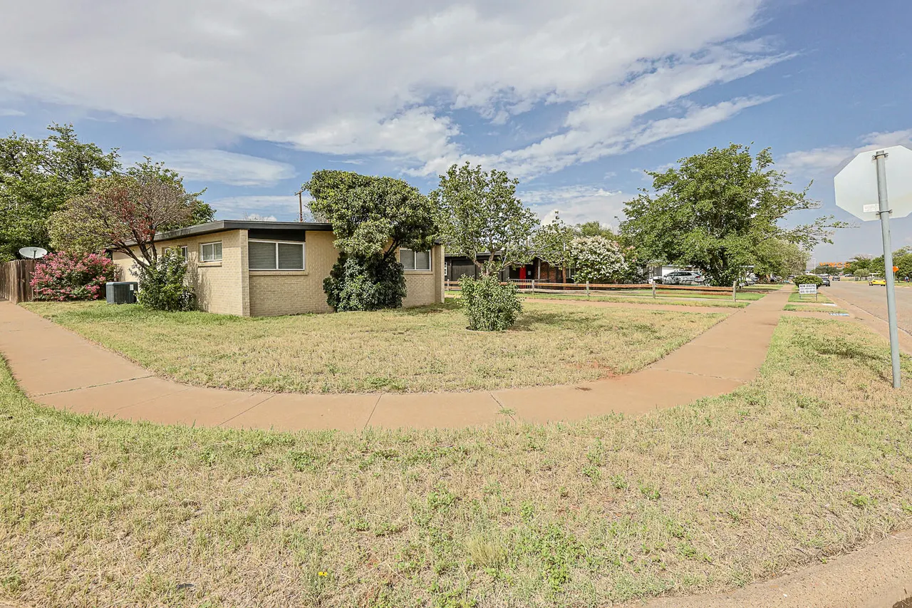 Photo 5 — 2526 63rd Street, Lubbock, TX 79413