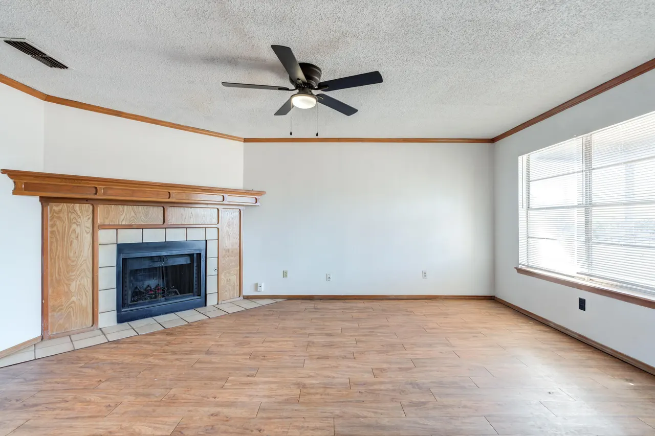 Photo 8 — 7405 Waco Avenue, Lubbock, TX 79423