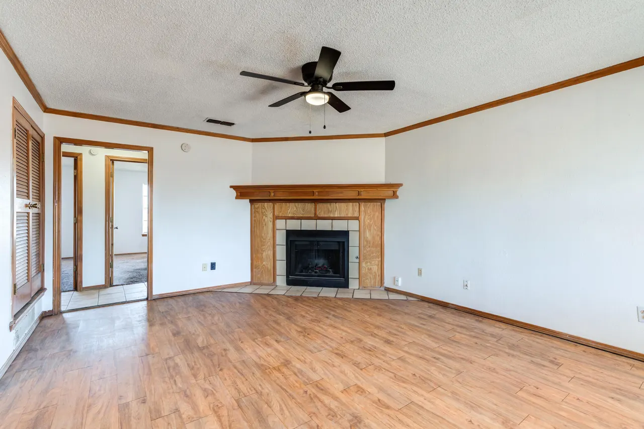Photo 9 — 7405 Waco Avenue, Lubbock, TX 79423